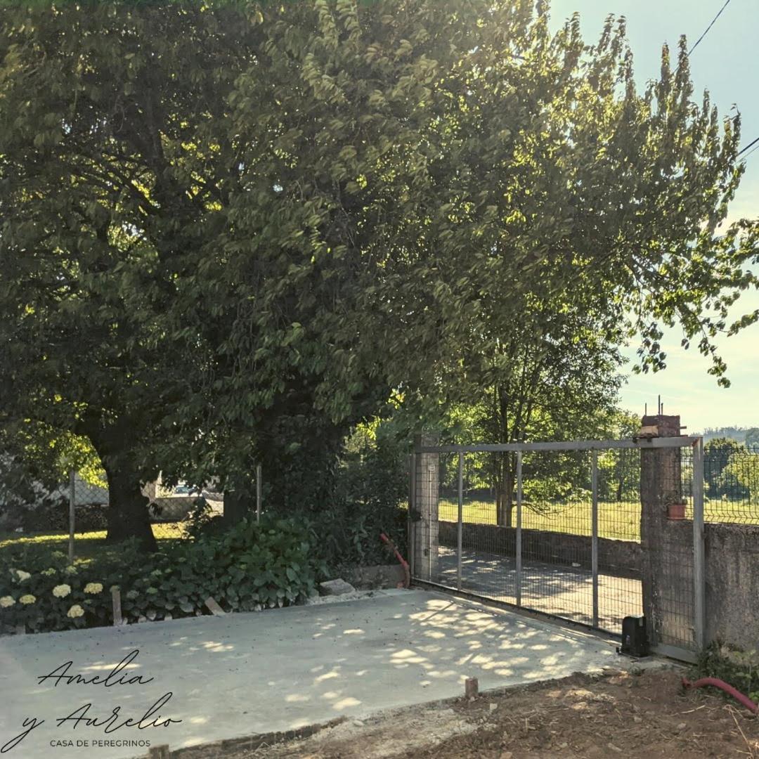 Amelia Y Aurelio, Casa De Peregrinos Βίλα Melide Εξωτερικό φωτογραφία